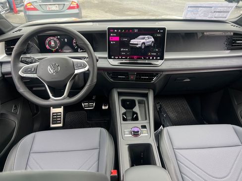 New 2026 Volkswagen Tiguan SE R-Line AWD/4WD image 18