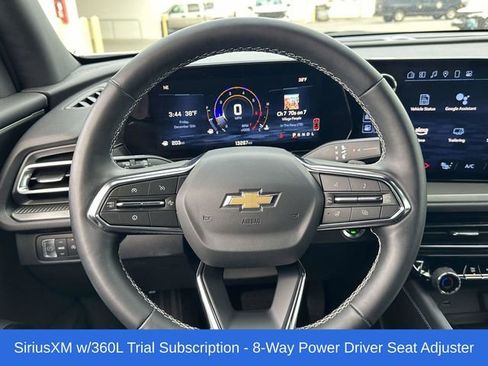 Used 2025 Chevrolet Traverse LT image 10