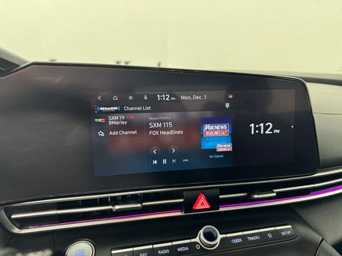 Used 2024 Hyundai Elantra SEL image 15