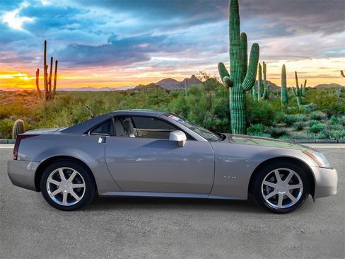 Used 2005 Cadillac XLR image 2