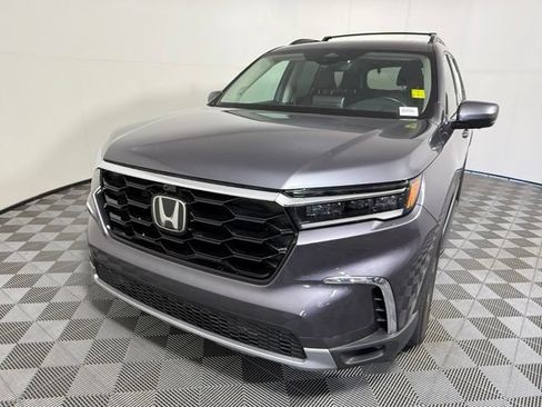 Used 2025 Honda Pilot Elite image 2