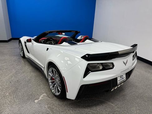 Used 2015 Chevrolet Corvette Z06 w/ 3LZ Preferred Equipment Group RWD image 12