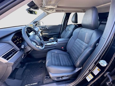 New 2025 Mitsubishi Outlander SE image 15