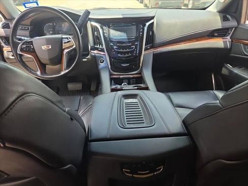 Used 2019 Cadillac Escalade ESV Luxury RWD image 13
