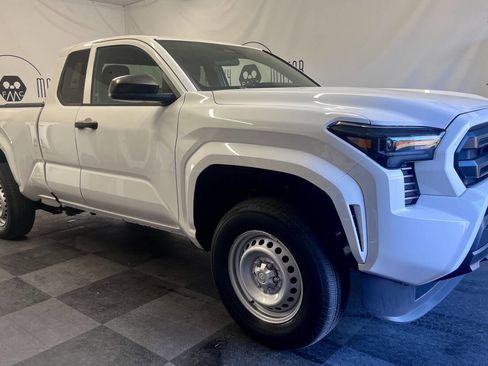 Used 2024 Toyota Tacoma SR image 1