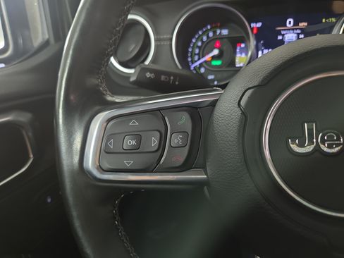 Used 2022 Jeep Wrangler Unlimited Sahara w/ Cold Weather Group AWD/4WD image 16