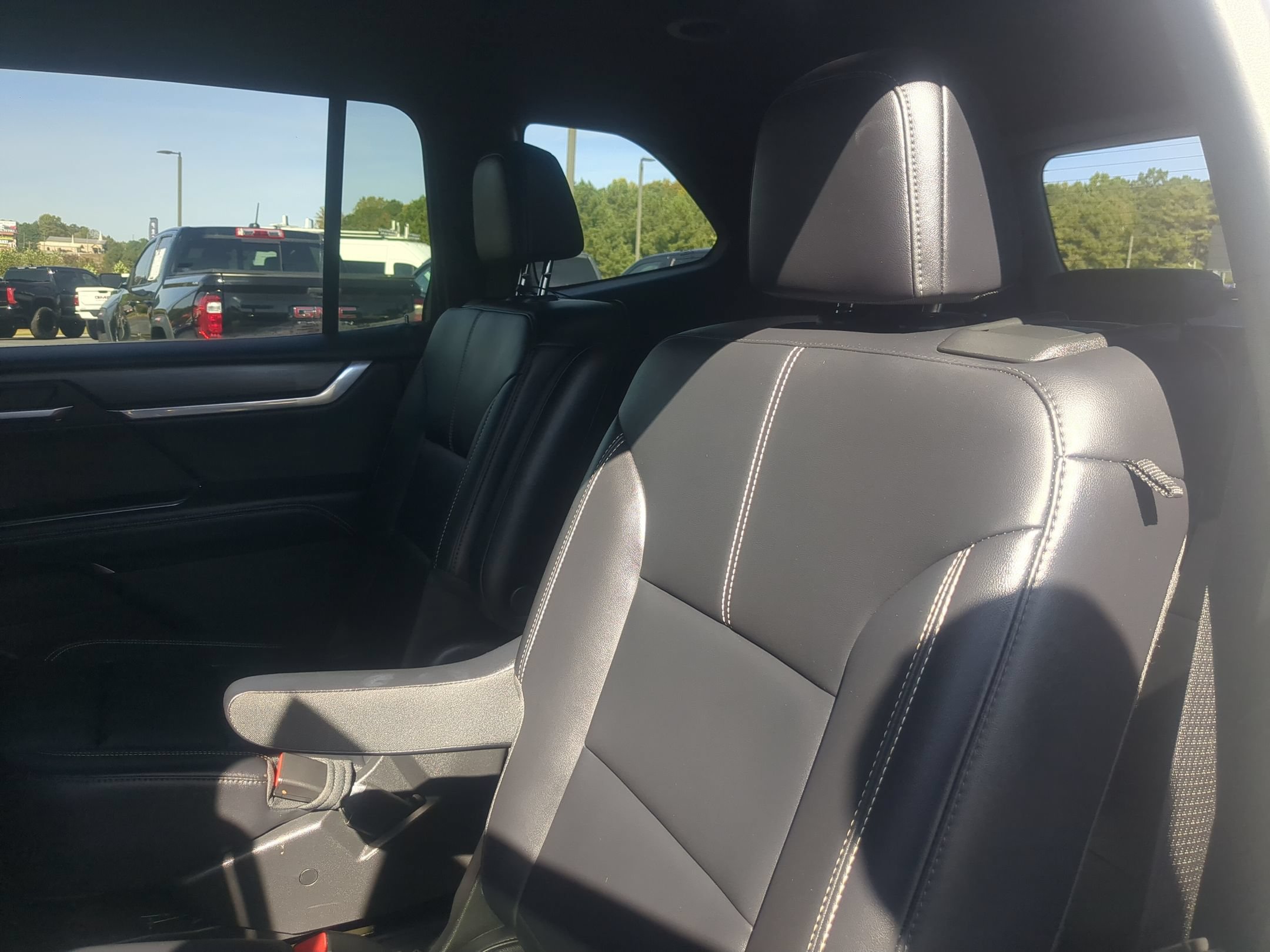 Used 2025 GMC Acadia Elevation w/ Elevation Premium Package FWD image 24