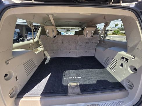 Used 2015 Cadillac Escalade ESV Luxury image 18