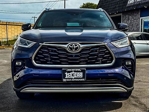 Used 2021 Toyota Highlander Platinum AWD/4WD image 3