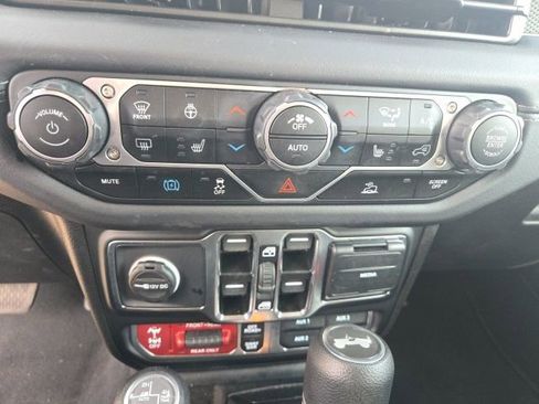 Used 2025 Jeep Wrangler Unlimited Rubicon 4xe w/ Convenience Group image 16