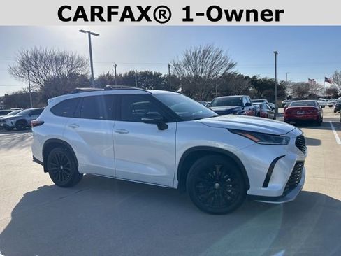 Used 2025 Toyota Highlander XSE image 2