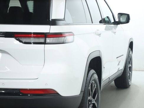 Used 2025 Jeep Grand Cherokee 4WD image 44