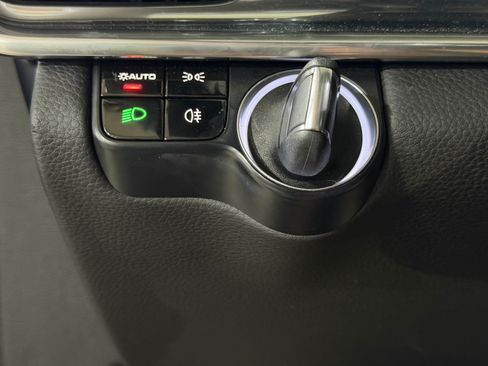 Used 2021 Porsche Panamera image 18