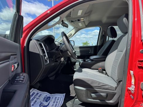 Used 2024 RAM 1500 Classic SLT AWD/4WD image 18