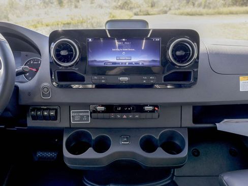 Used 2025 Mercedes-Benz Sprinter 2500 image 60