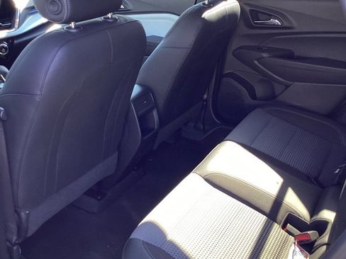 Used 2025 Chevrolet Trax LT w/ LT Convenience Package image 9