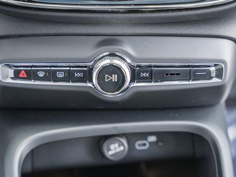 Certified 2025 Volvo XC40 B5 Ultra w/ Climate Package image 24