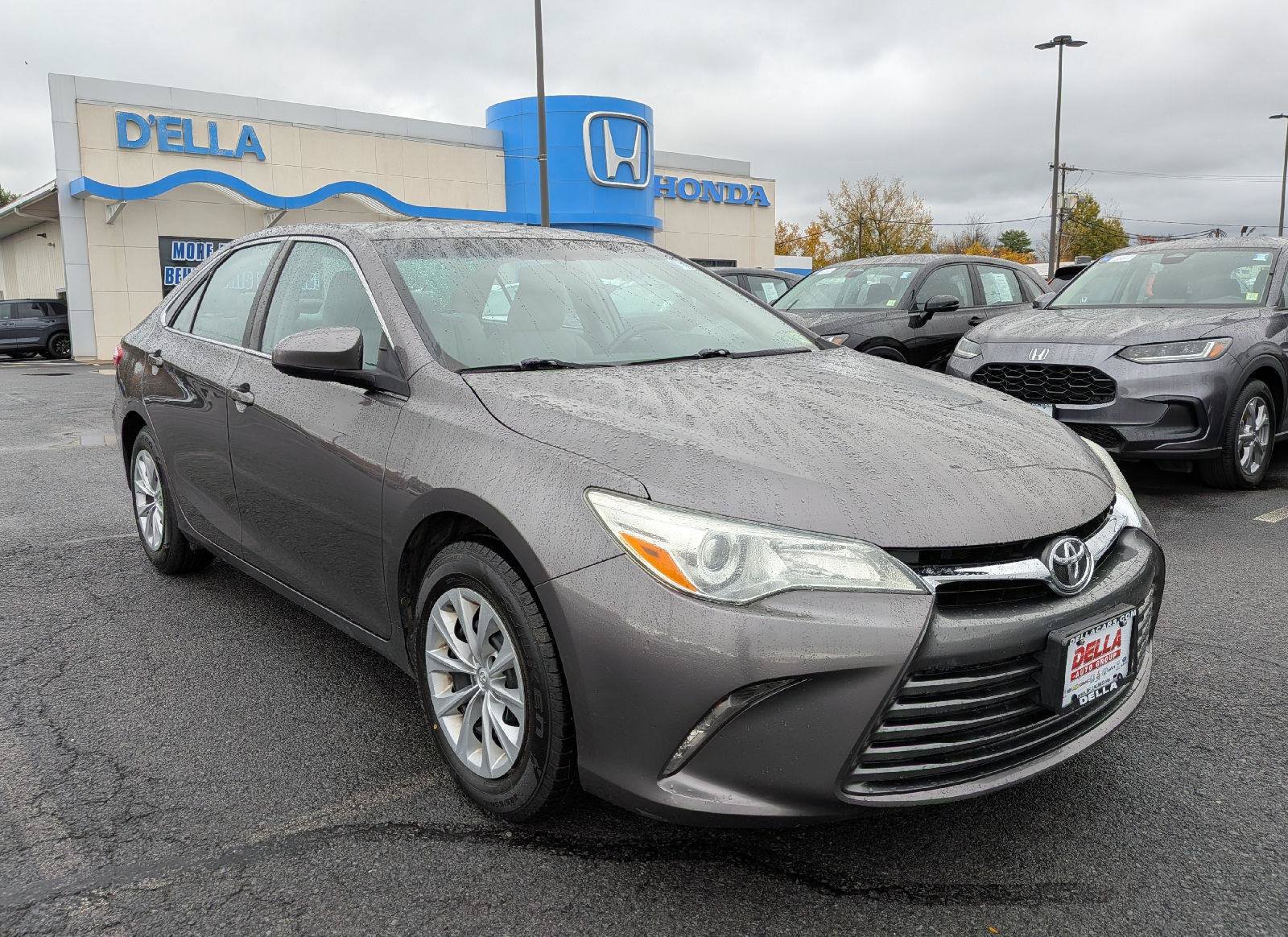 Used 2016 Toyota Camry LE FWD image 4