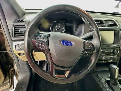 Used 2016 Ford Explorer XLT w/ Equipment Group 202A FWD image 11