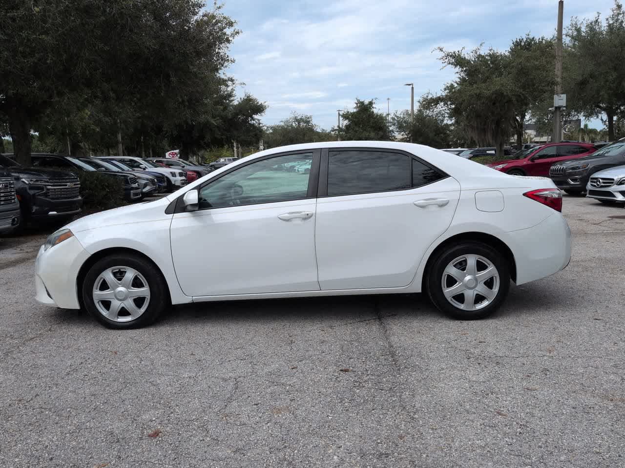 Used 2015 Toyota Corolla LE FWD image 3