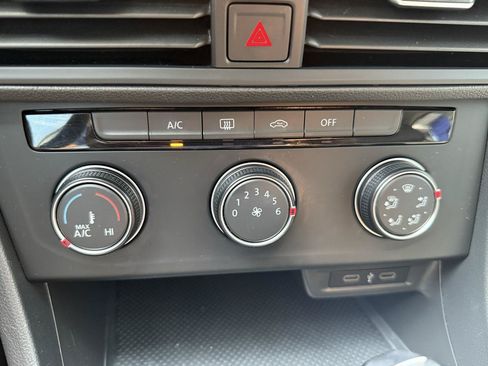 Used 2021 Volkswagen Jetta R-Line FWD image 12