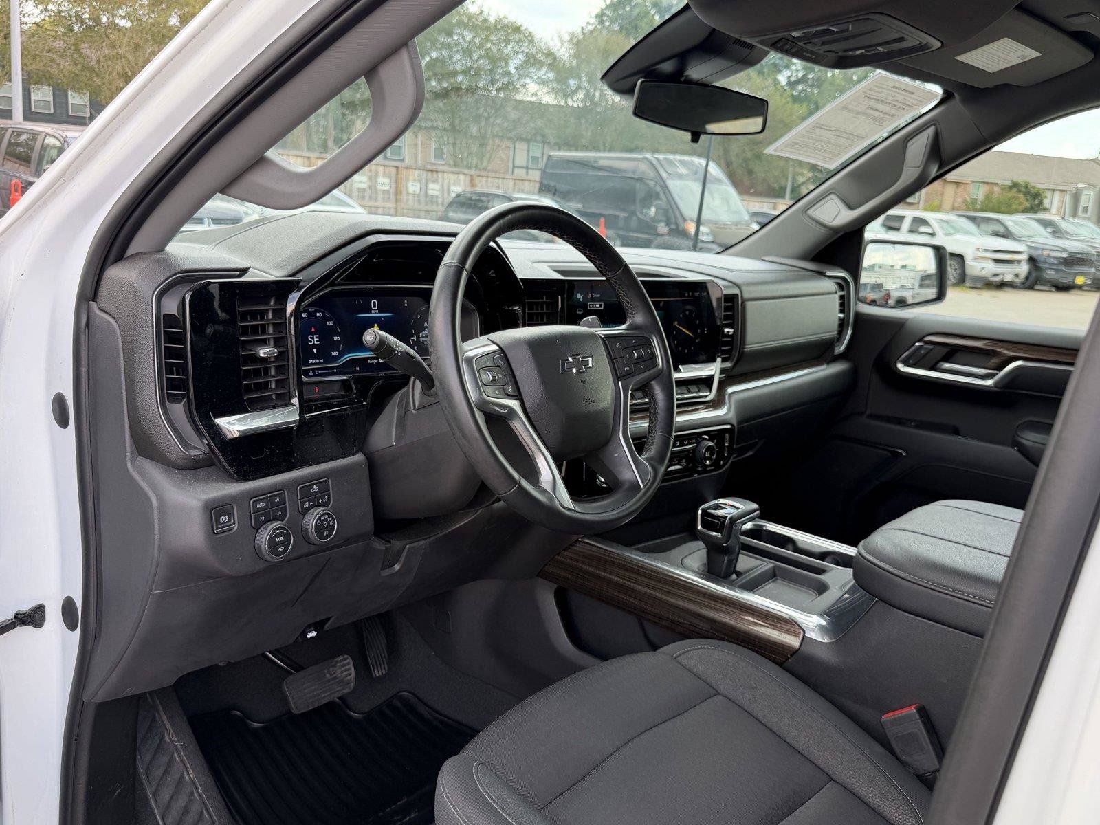 Used 2023 Chevrolet Silverado 1500 RST w/ Z71 Off-Road Package AWD/4WD image 16