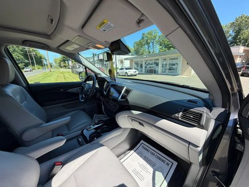 Used 2016 Honda Pilot Touring image 9