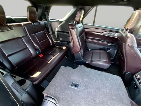 Certified 2025 Ford Explorer Platinum RWD image 18