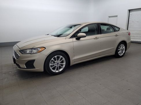 Used 2019 Ford Fusion SE FWD image 2