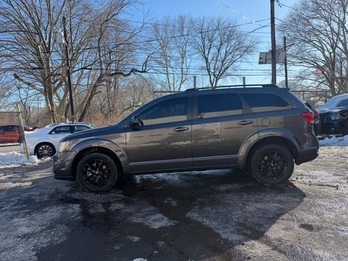 Used 2019 Dodge Journey SE w/ Connectivity Group FWD image 8