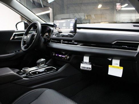 New 2025 Mitsubishi Outlander ES image 17