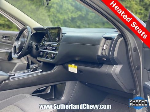 Used 2024 Nissan Pathfinder SV image 18