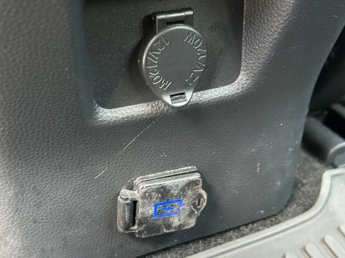 Used 2021 Toyota RAV4 LE FWD image 21