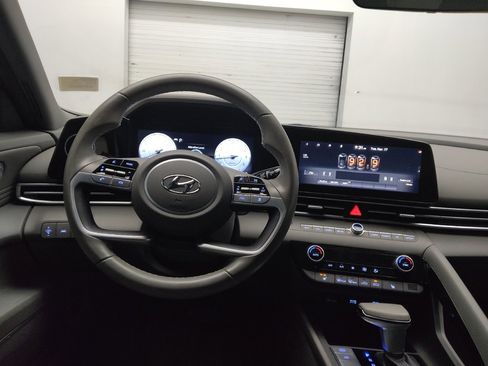 Used 2023 Hyundai Elantra SEL w/ Convenience Package image 22