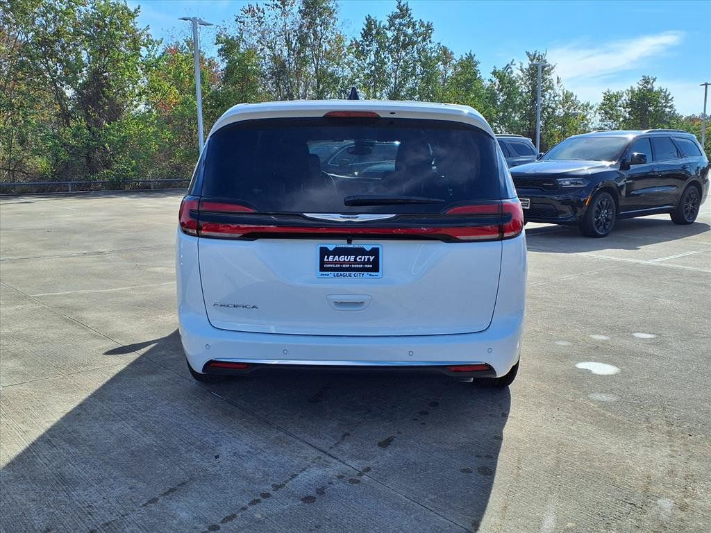 New 2026 Chrysler Pacifica Select FWD image 6