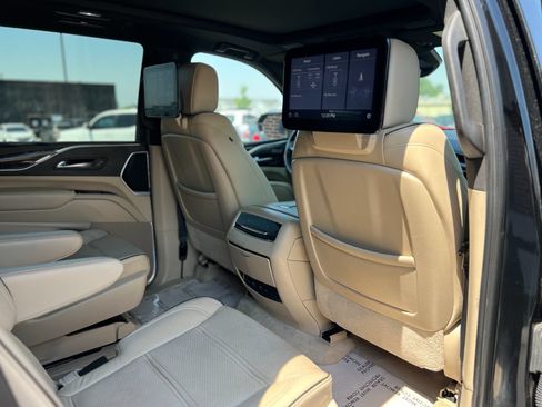 Used 2021 Cadillac Escalade Premium Luxury AWD/4WD image 29