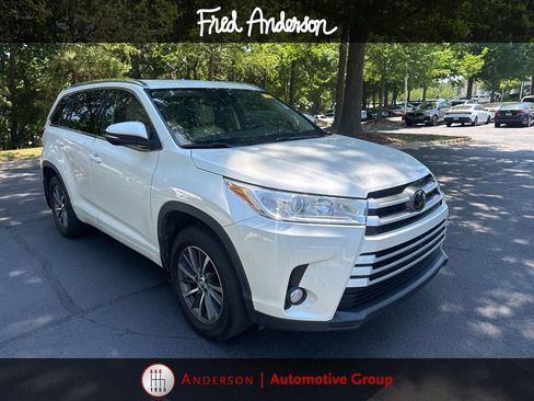 Used 2018 Toyota Highlander XLE AWD/4WD image 1