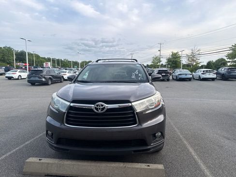 Used 2016 Toyota Highlander XLE AWD/4WD image 2