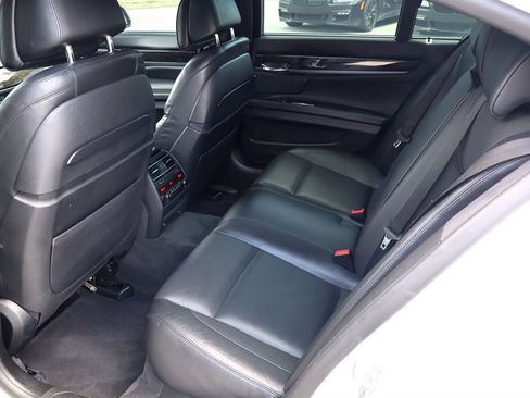 Used 2015 BMW 750i RWD image 18