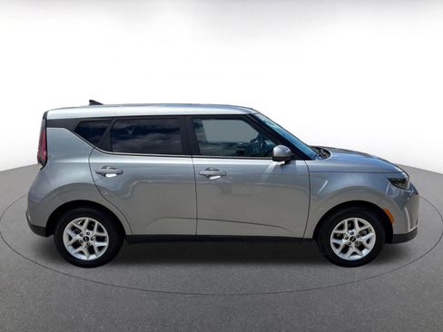 Used 2025 Kia Soul LX w/ LX Technology Package FWD image 15