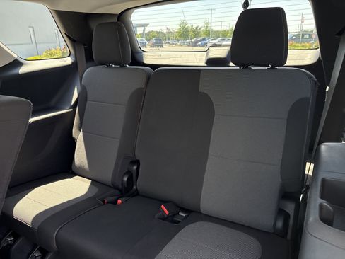 Used 2021 Chevrolet Traverse LS FWD image 34