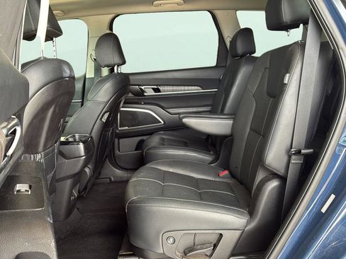 Used 2023 Kia Telluride EX w/ EX Captain's Chair Package FWD image 25