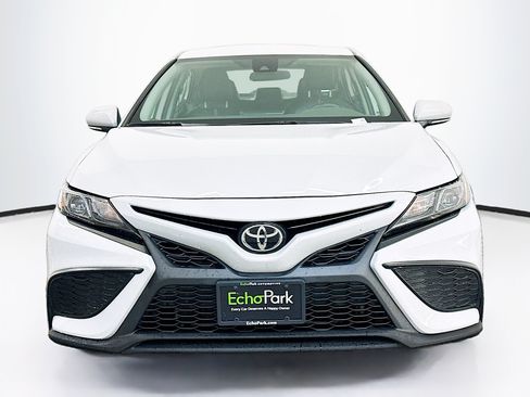 Used 2023 Toyota Camry SE FWD image 2