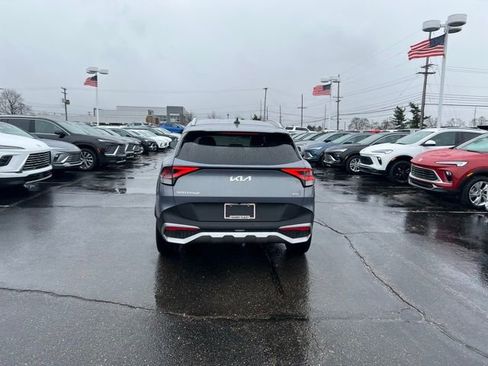 Used 2023 Kia Sportage EX image 4