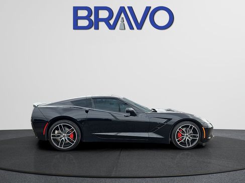 Used 2017 Chevrolet Corvette Stingray Coupe RWD image 4