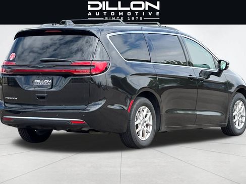 Used 2022 Chrysler Pacifica Touring-L FWD image 4
