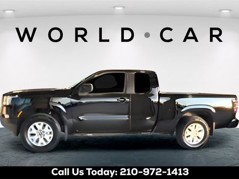 Used 2024 Nissan Frontier SV w/ SV Convenience Package image 4