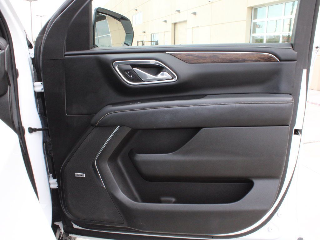 Used 2023 Chevrolet Suburban Premier AWD/4WD image 17
