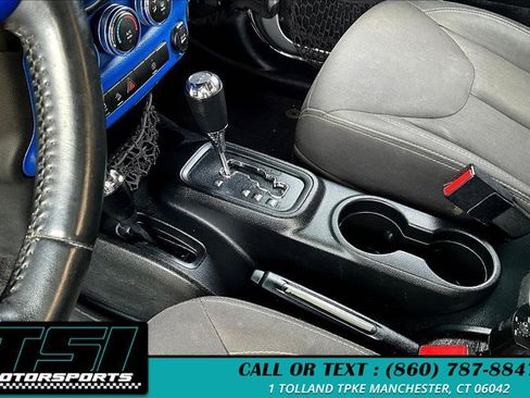 Used 2018 Jeep Wrangler Unlimited Sahara AWD/4WD image 15