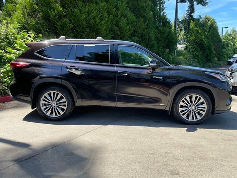 Used 2020 Toyota Highlander Platinum AWD/4WD image 3